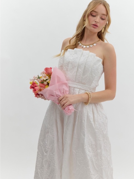 entro Dresses & Skirts - Strapless White Lace Midi Dress